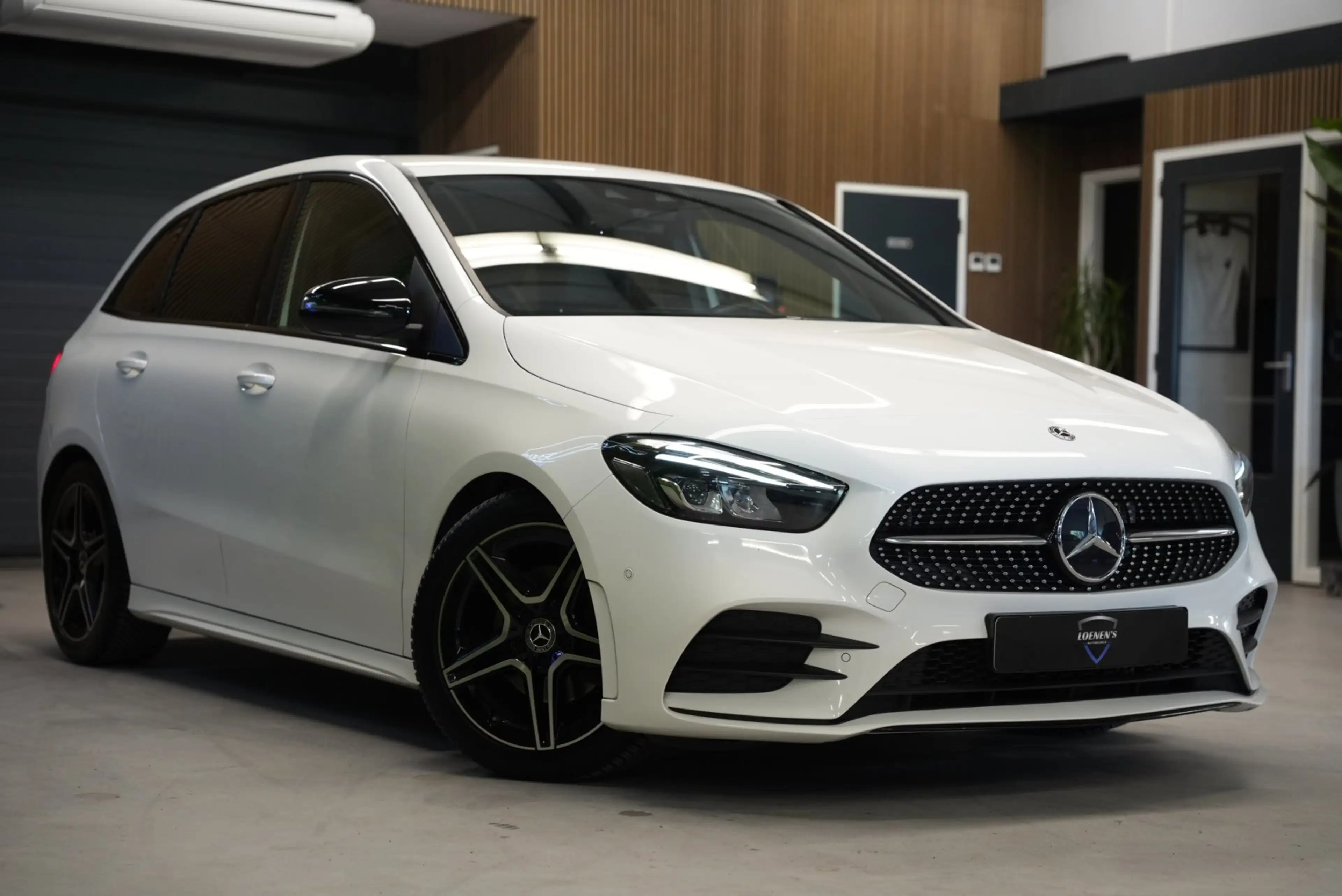 Mercedes-Benz B 200 AMG Line / Night pakket / Camera / Sfeerverlichtin — photo 5