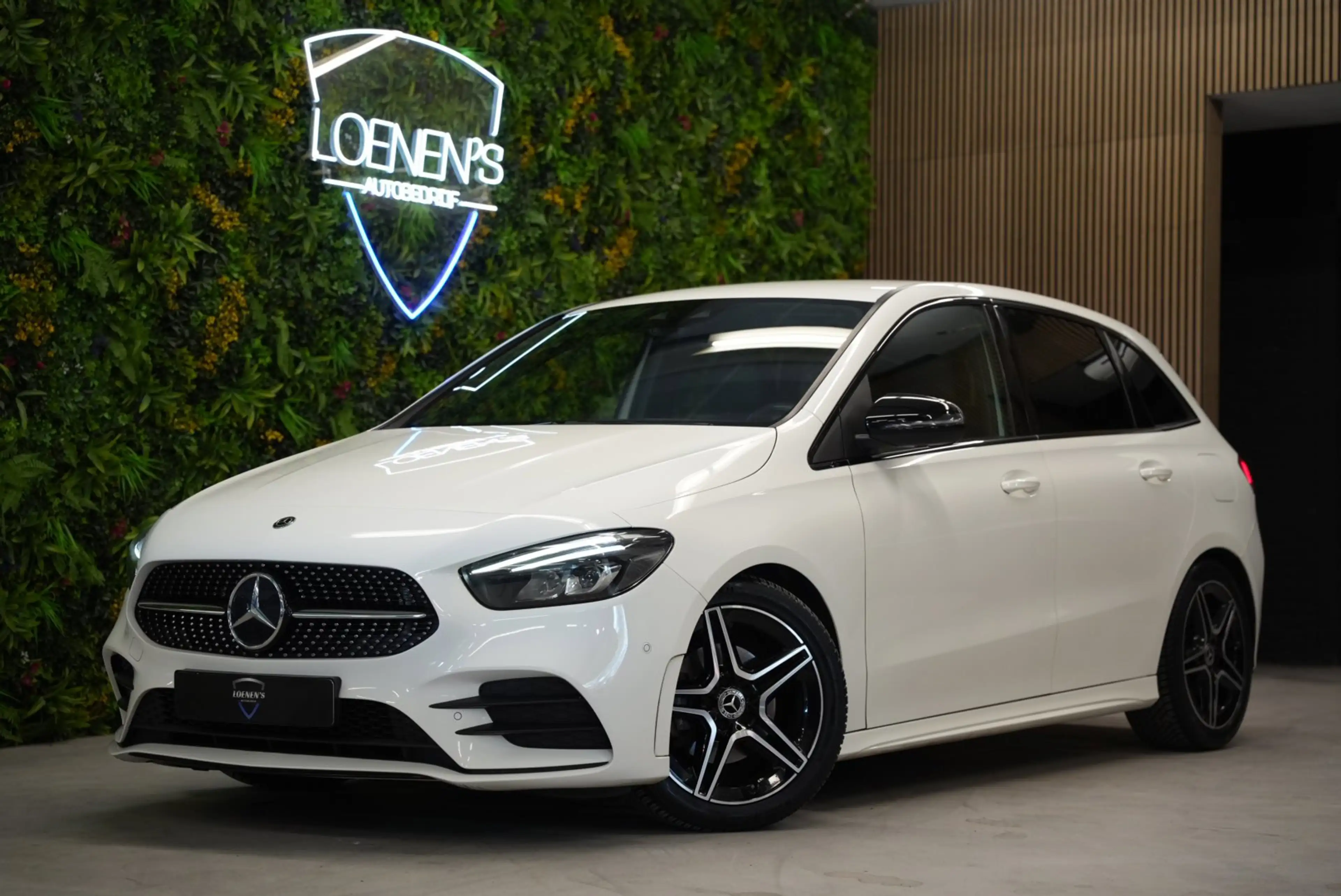 Mercedes-Benz B 200 AMG Line / Night pakket / Camera / Sfeerverlichtin