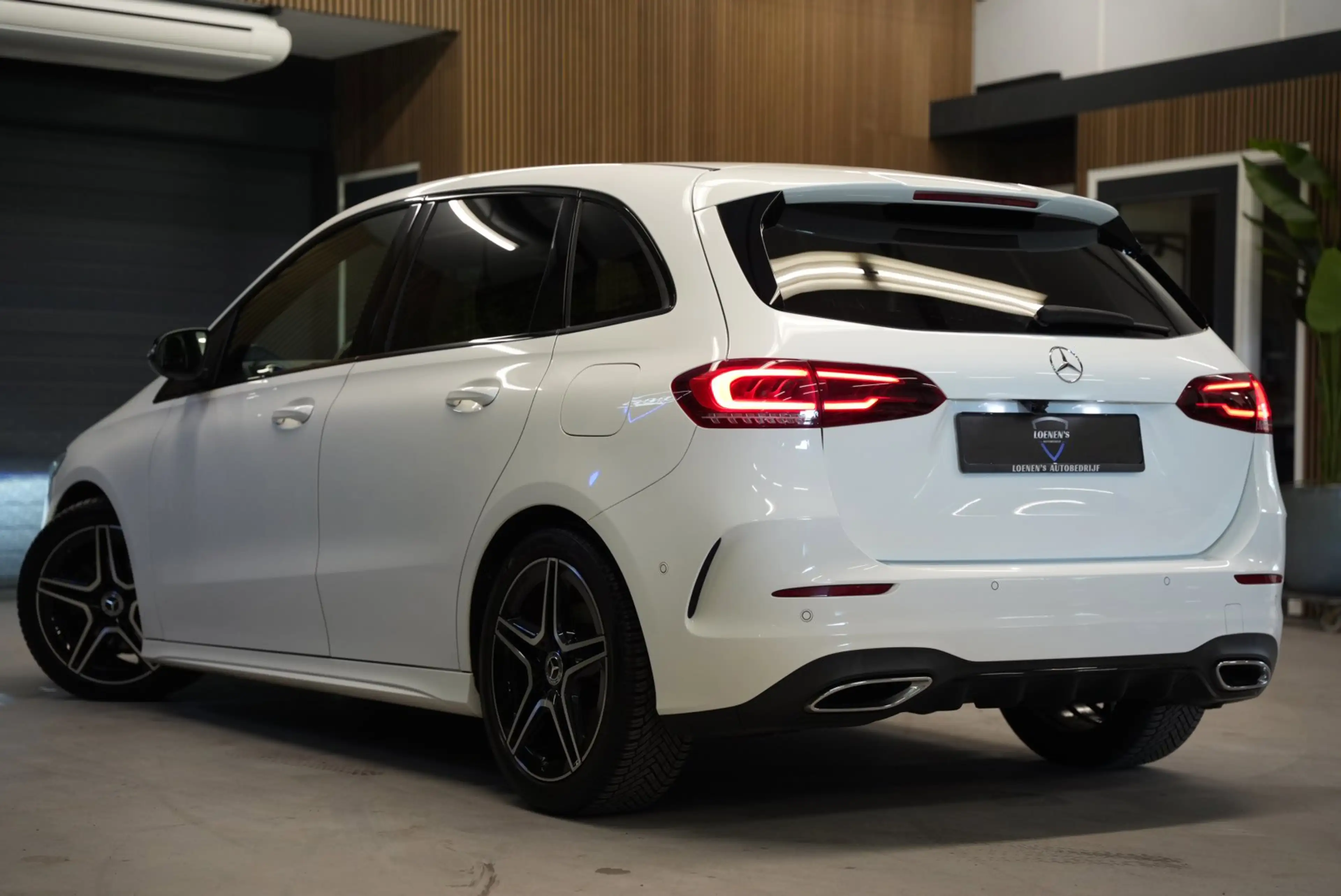 Mercedes-Benz B 200 AMG Line / Night pakket / Camera / Sfeerverlichtin — photo 6