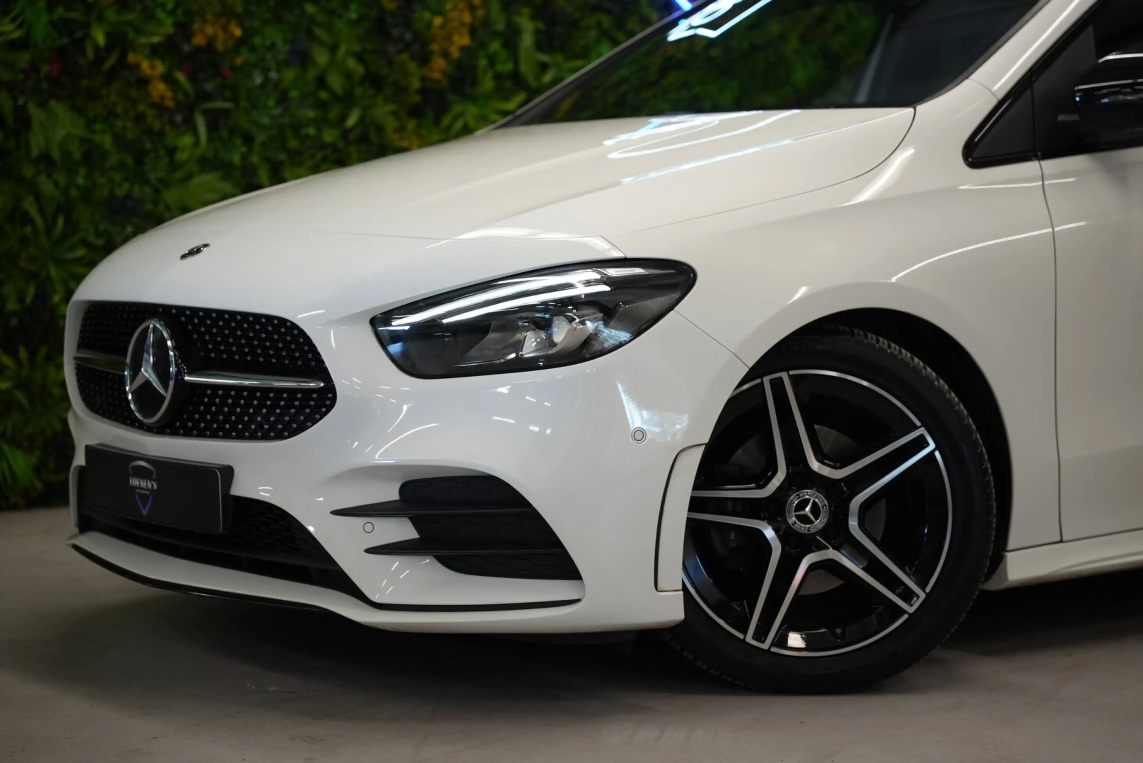 Mercedes-Benz B 200 AMG Line / Night pakket / Camera / Sfeerverlichtin — photo 11