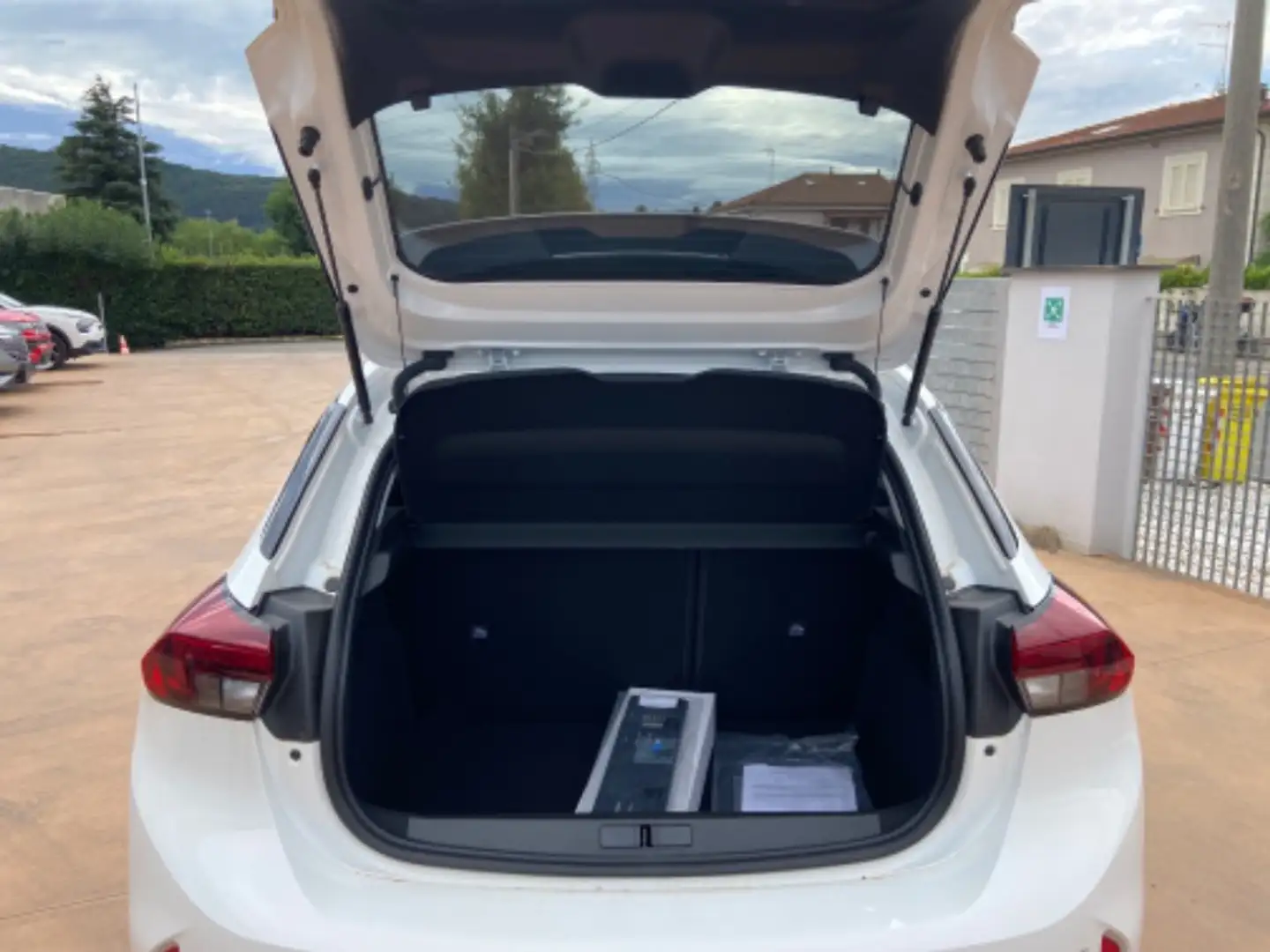 Opel Corsa-e 5 Porte   Edition Bianco - 2