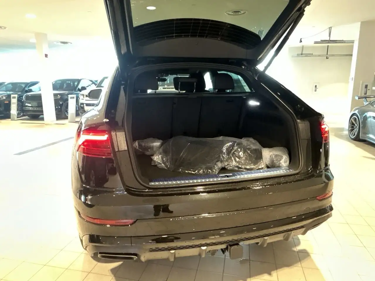Audi Q8 снимка Audi Q8