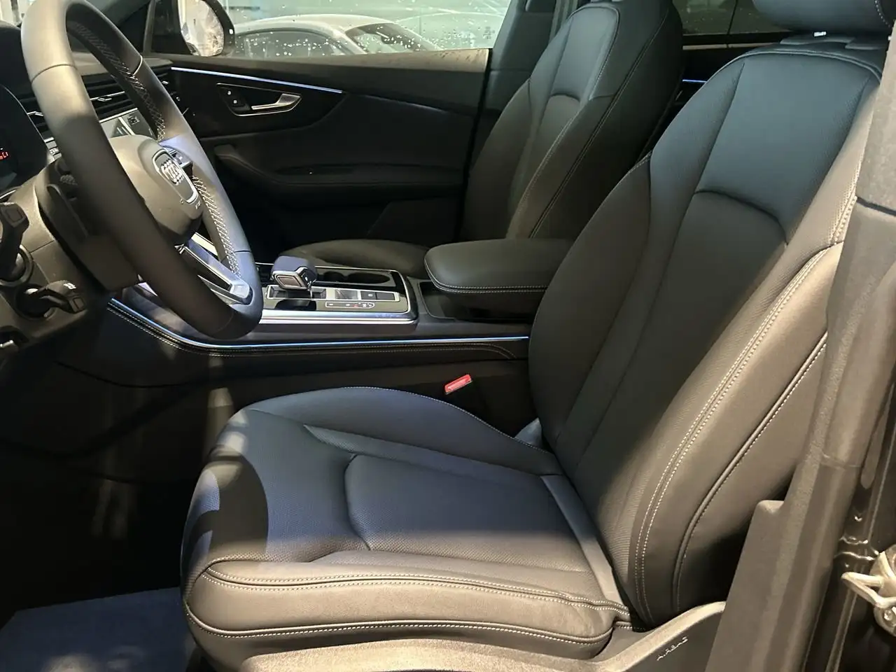 Audi Q8 снимка Audi Q8