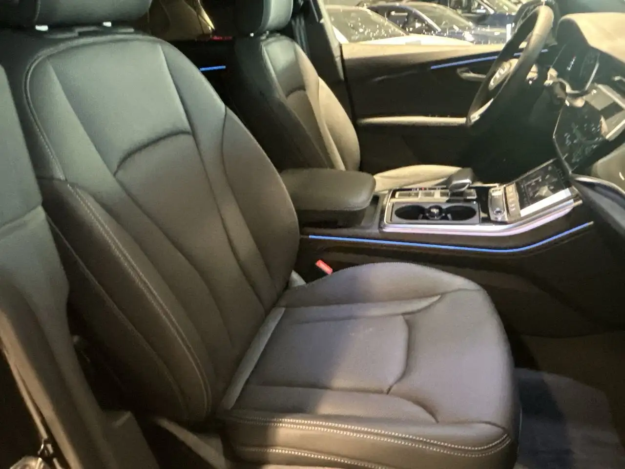 Audi Q8 снимка Audi Q8