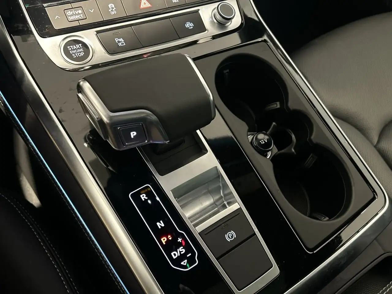 Audi Q8 снимка Audi Q8