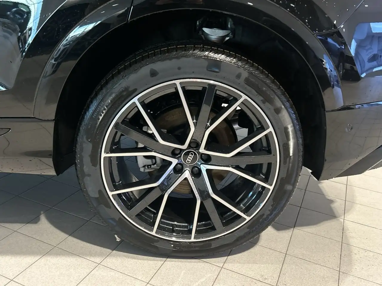 Audi Q8 снимка Audi Q8