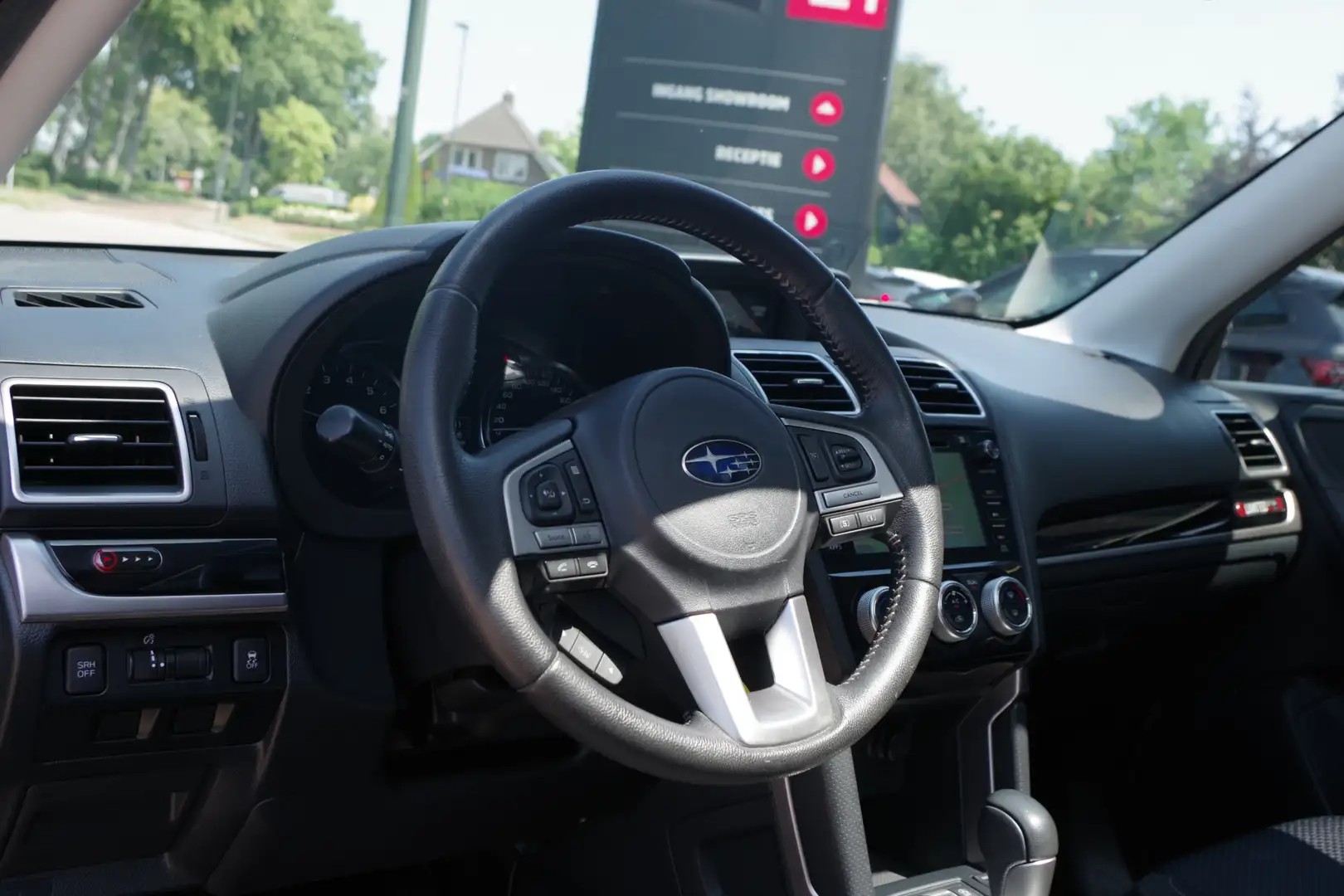 Subaru Forester 2.0 Premium 150 PK automaat, Panoramadak, Trekhaak Gris - 2