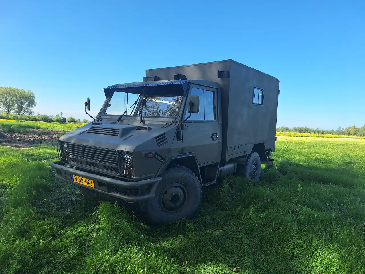 Iveco Daily Ambulance / Camper / Expeditie voertuig, foto 1