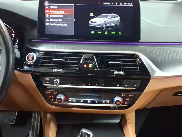 BMW 5 Series view 6
