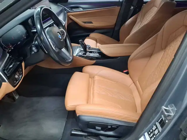 BMW 5 Series view 3