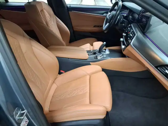 BMW 5 Series view 11