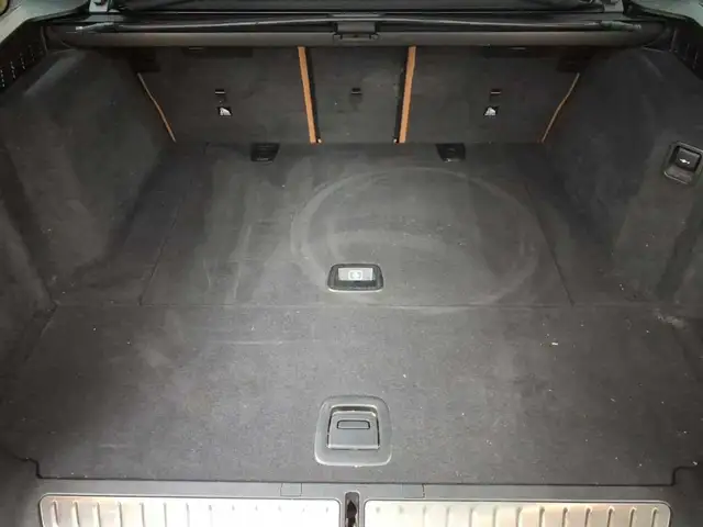 BMW 5 Series view 10