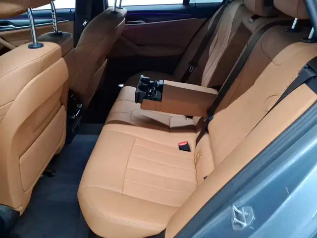BMW 5 Series view 7
