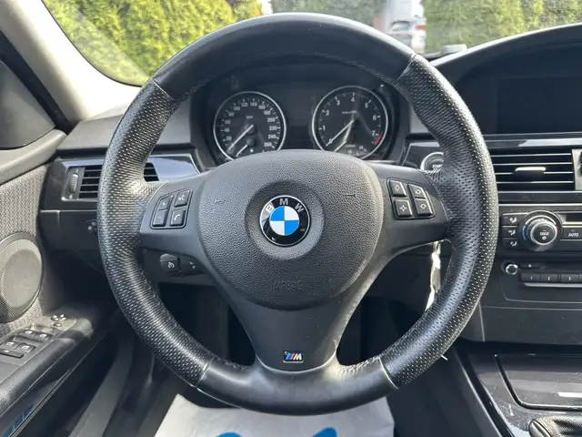 BMW 3 Series view 9