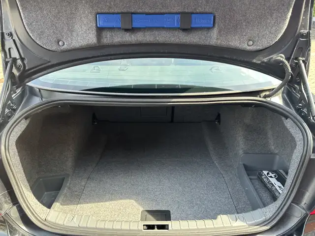 BMW 3 Series view 15