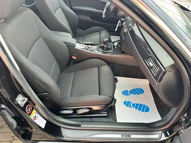 BMW 3 Series view 12