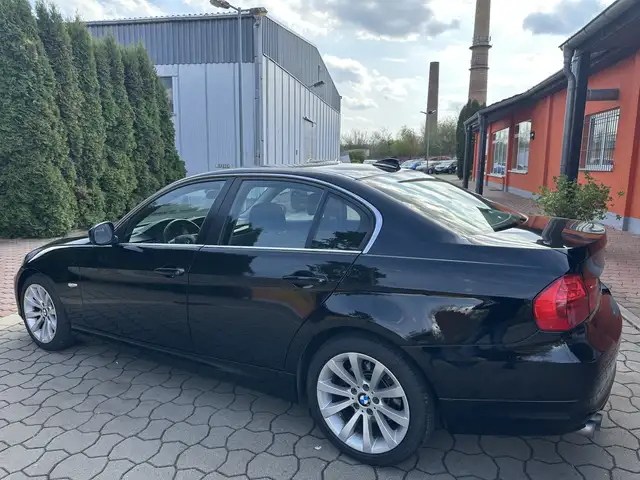 BMW 3 Series view 6