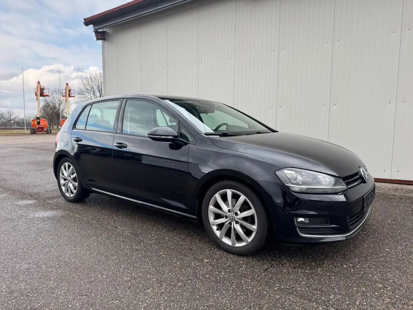 Volkswagen Golf VII Lim. Highline *NAVI*SHZ*BI-XENON* Černá - 2