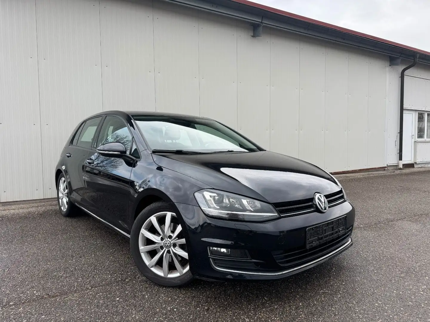 Volkswagen Golf VII Lim. Highline *NAVI*SHZ*BI-XENON* Schwarz - 1