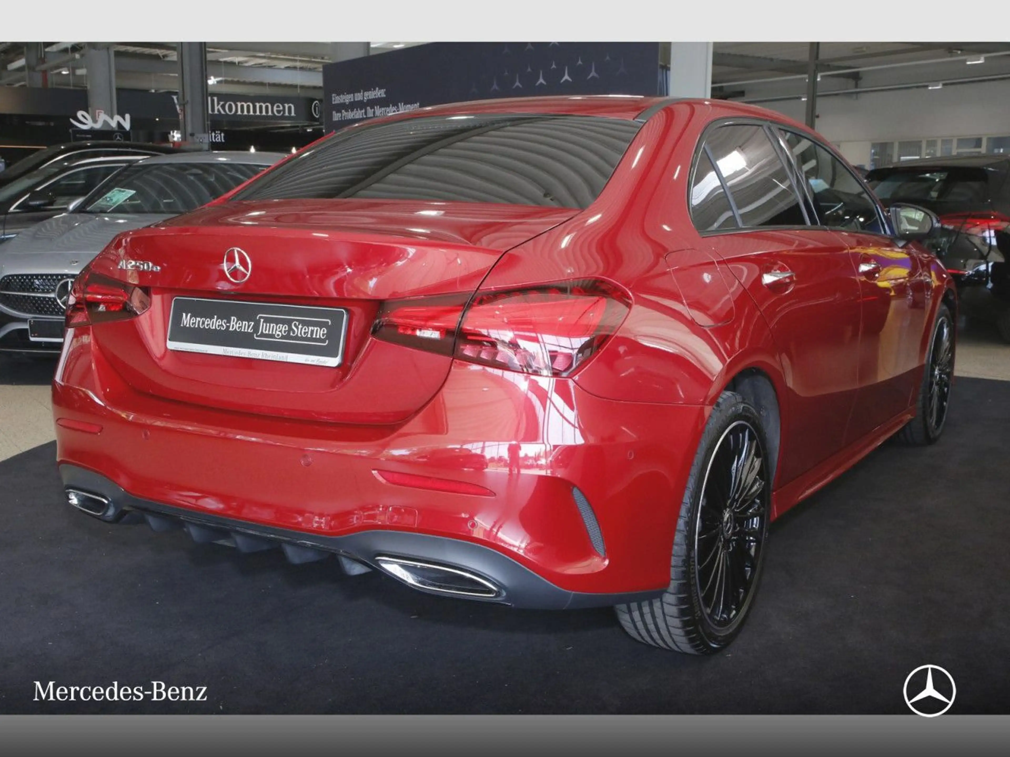 Mercedes-Benz A 250 e Lim AMG+NIGHT+PANO+360°+MULTIBEAM+HUD+8G — photo 3