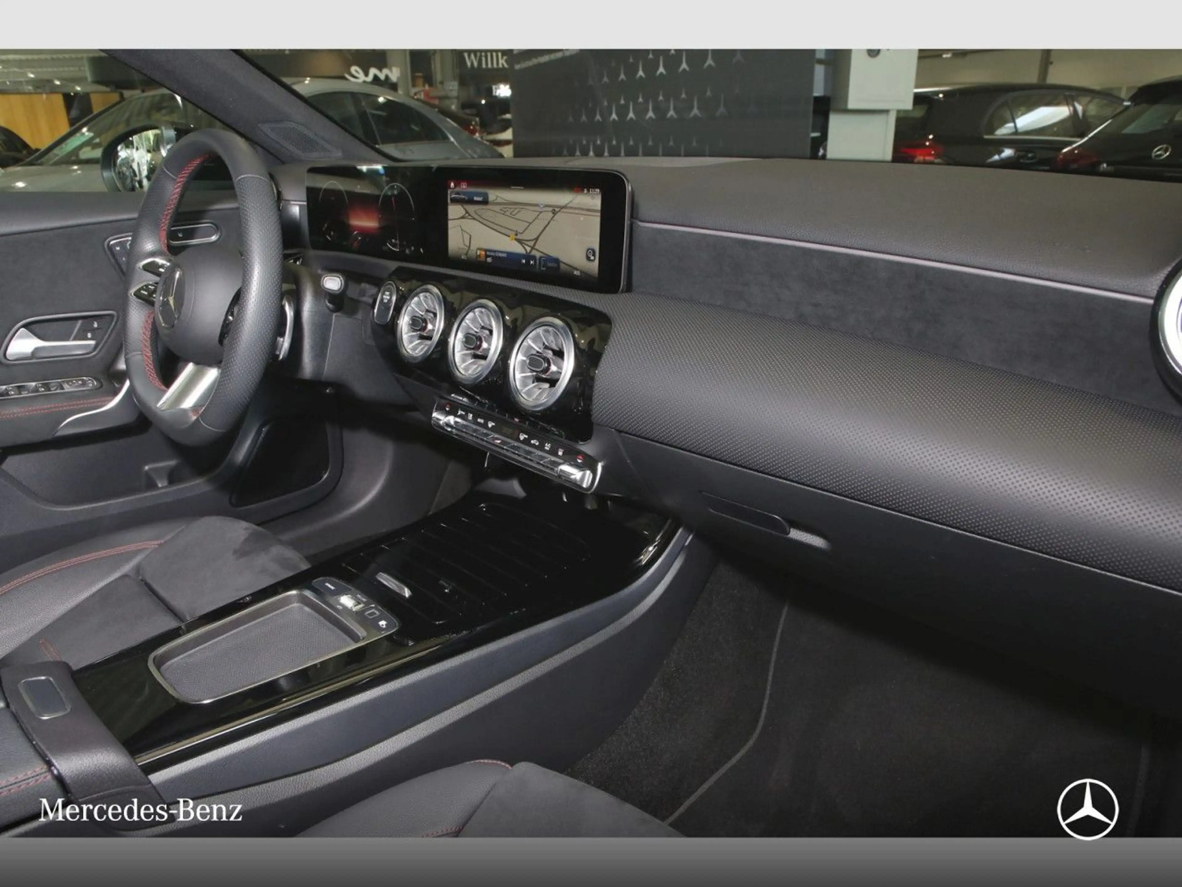 Mercedes-Benz A 250 e Lim AMG+NIGHT+PANO+360°+MULTIBEAM+HUD+8G — photo 8