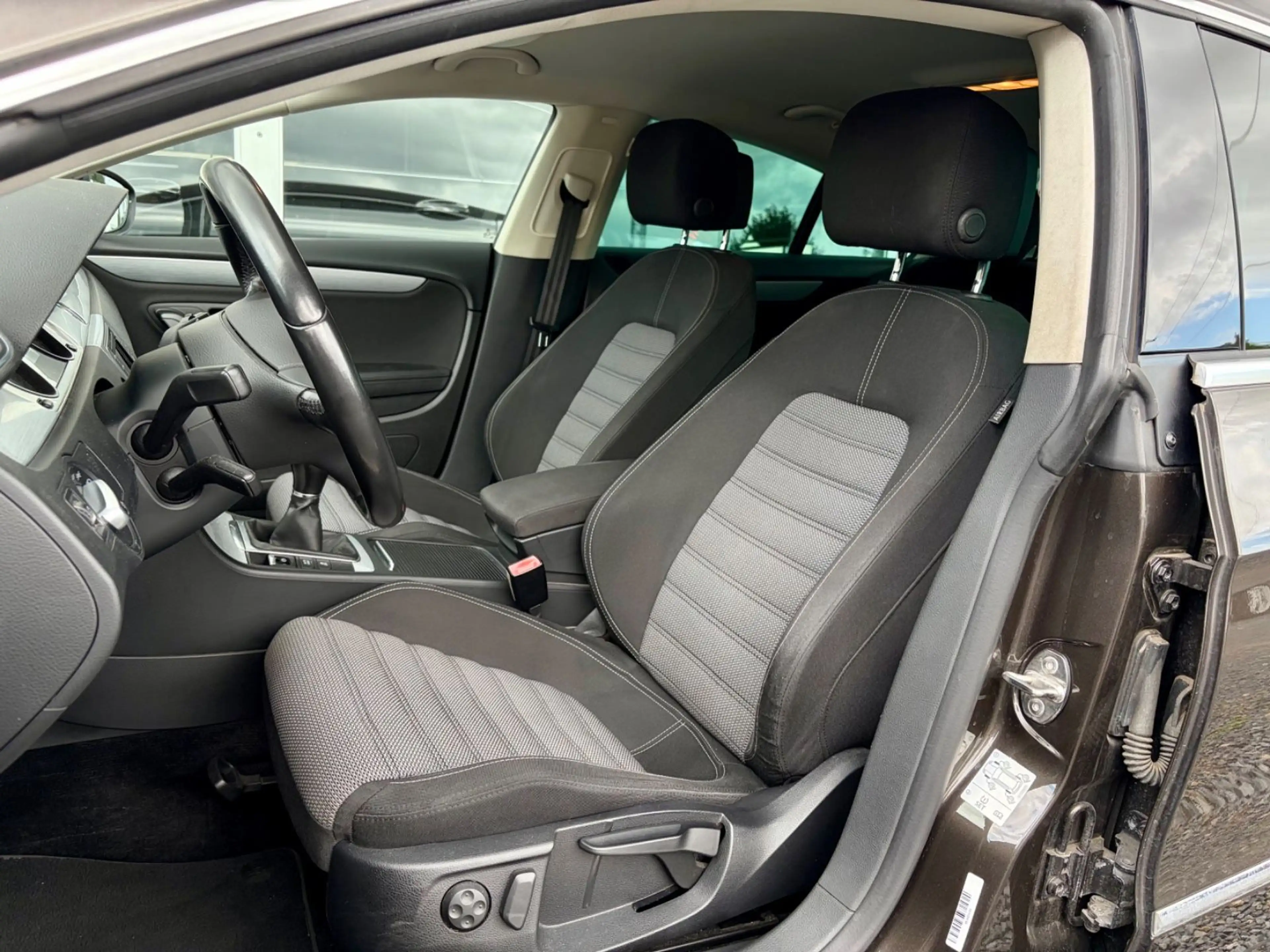 Volkswagen CC 2.0 TDI NAVI*XENON*PDC*SITZHEIZUNG*TEMPOMAT — photo 10