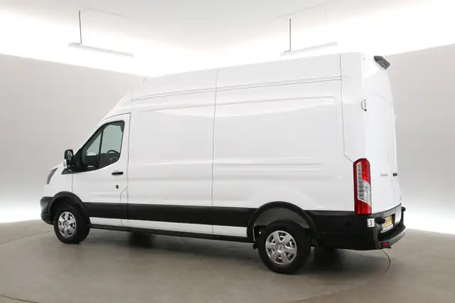 Ford Transit view 4
