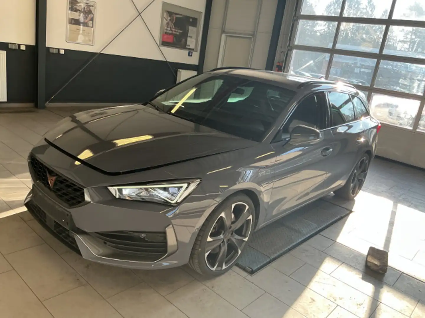 SEAT Leon Sportstourer 1.4 e-HYBRID VZ DSG ACC Navi Grau - 2