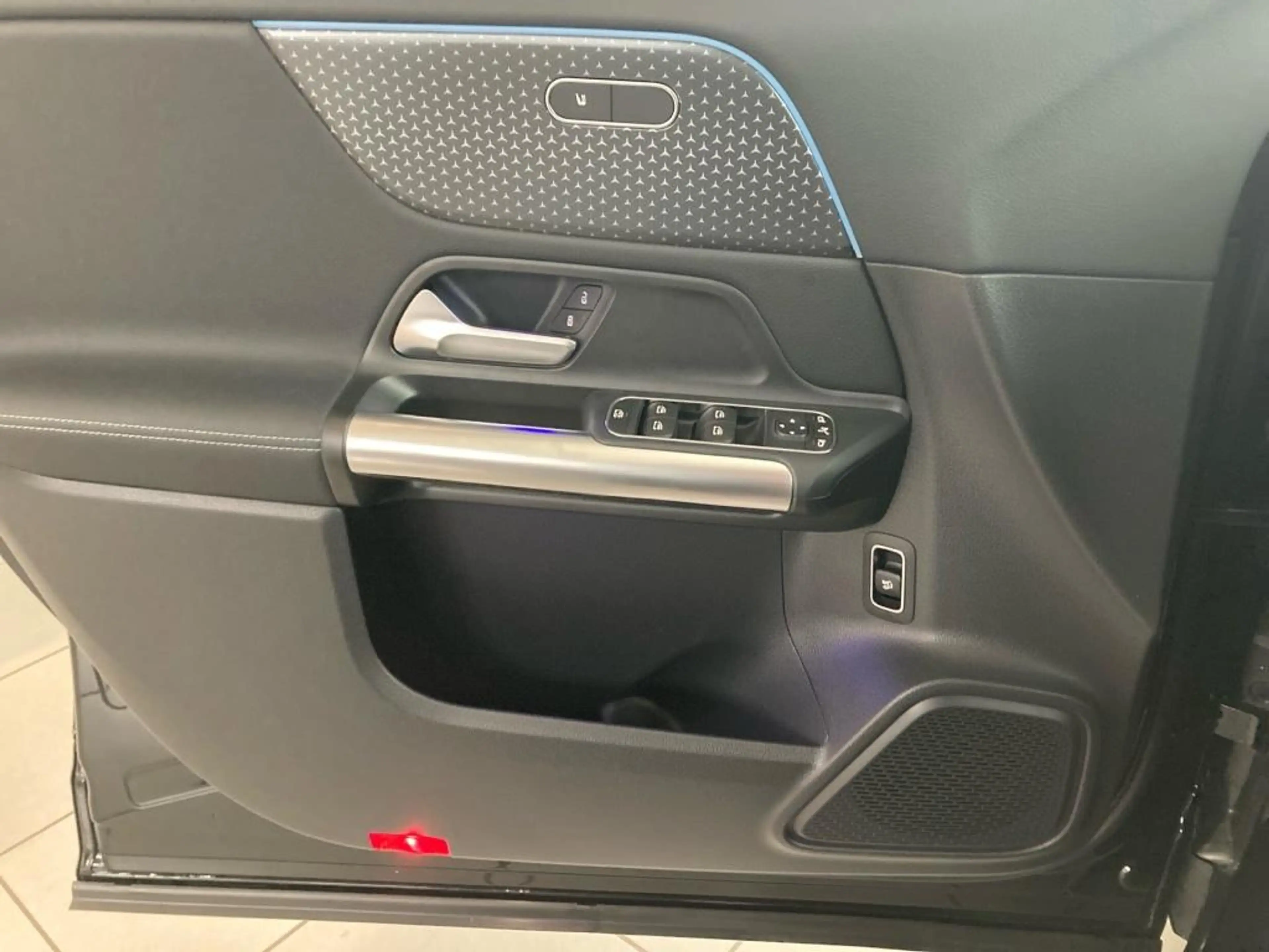 Mercedes-Benz GLA 180 Progressive Line+DISTR+KEYLESS+MULTIBEAM — photo 15