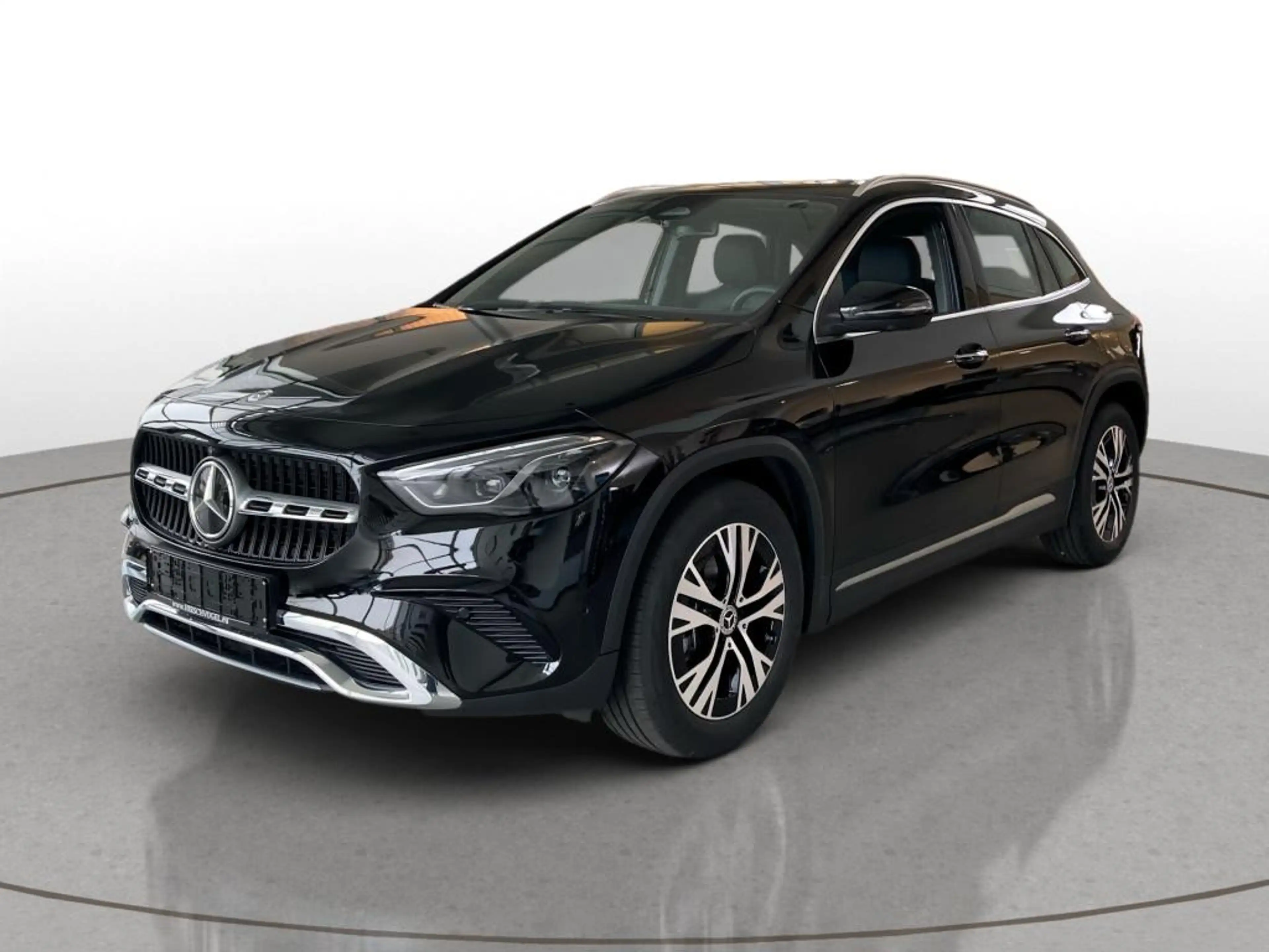 Mercedes-Benz GLA 180 Progressive Line+DISTR+KEYLESS+MULTIBEAM — photo 2