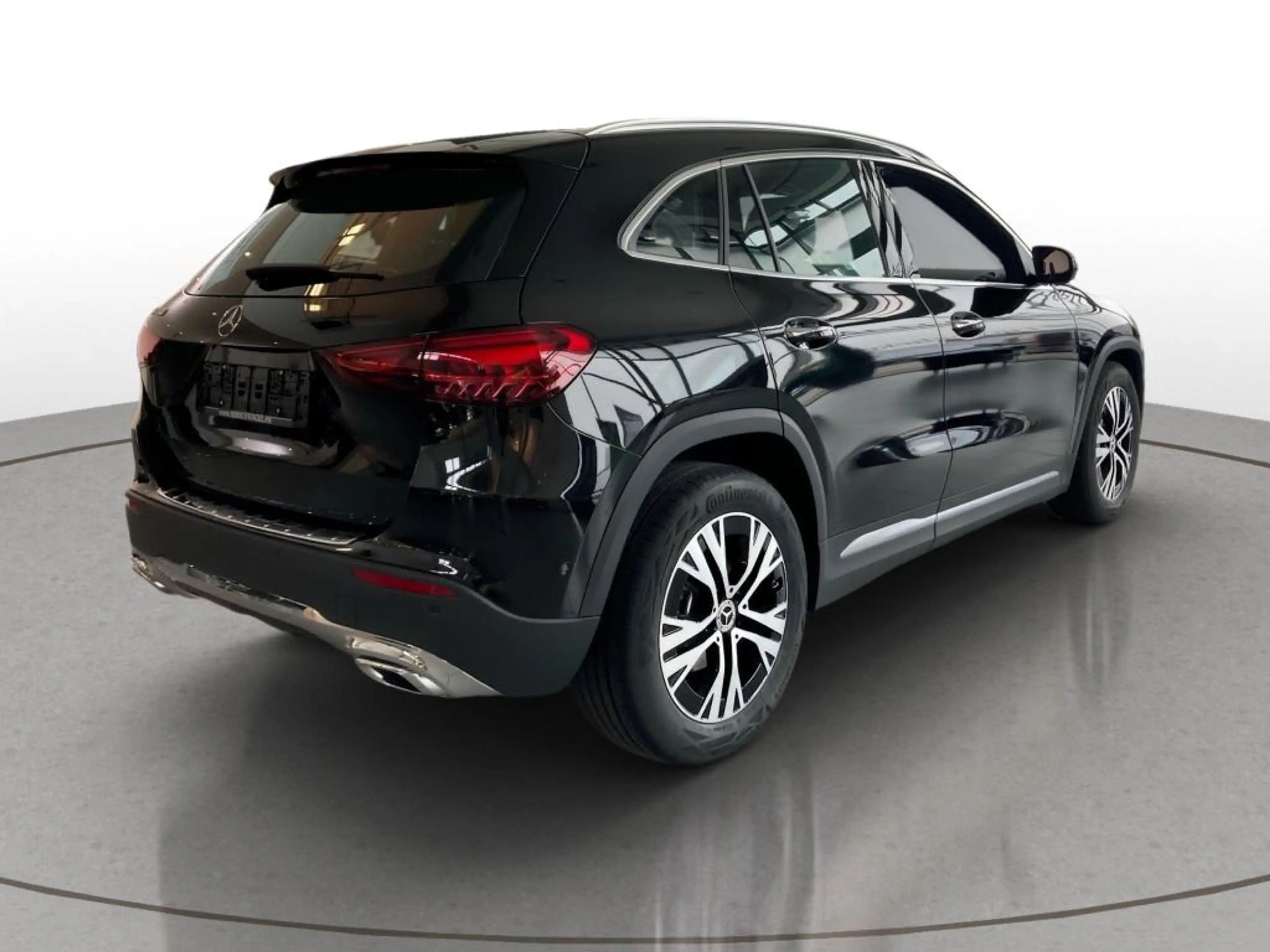 Mercedes-Benz GLA 180 Progressive Line+DISTR+KEYLESS+MULTIBEAM — photo 5