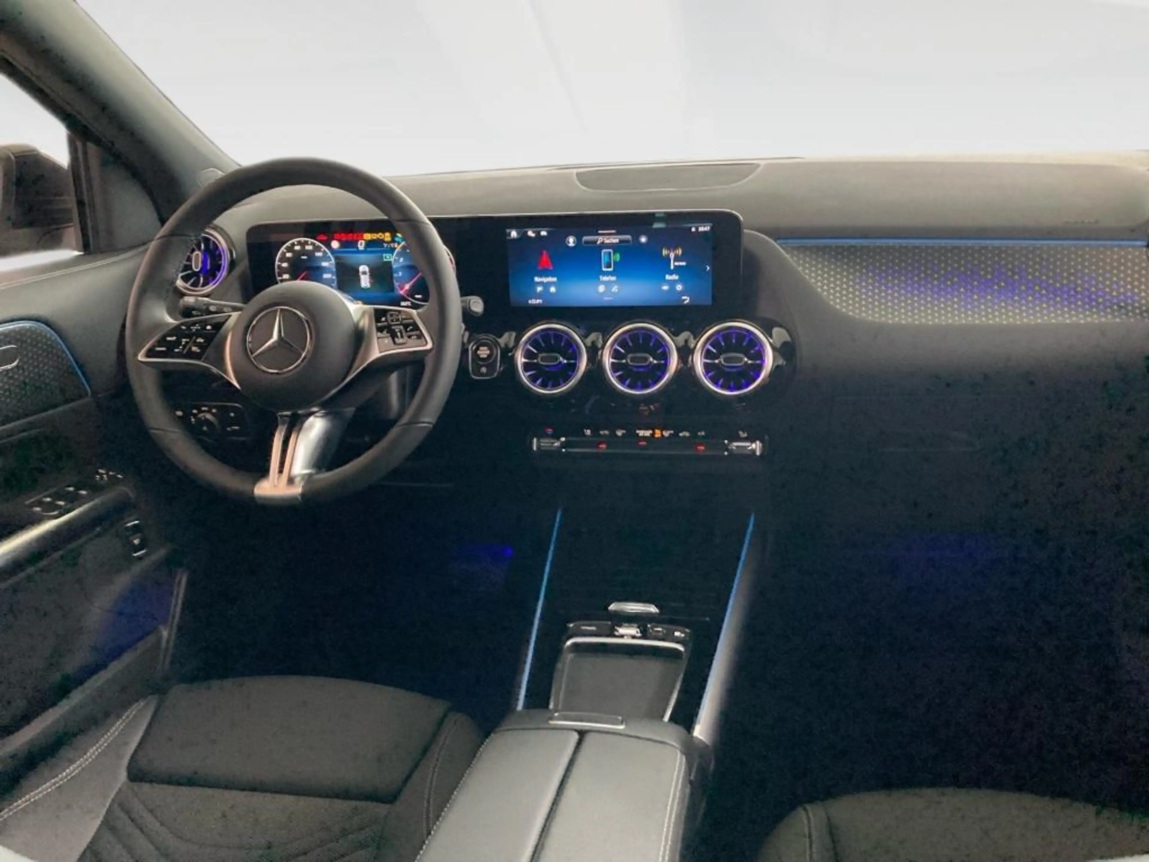 Mercedes-Benz GLA 180 Progressive Line+DISTR+KEYLESS+MULTIBEAM — photo 8