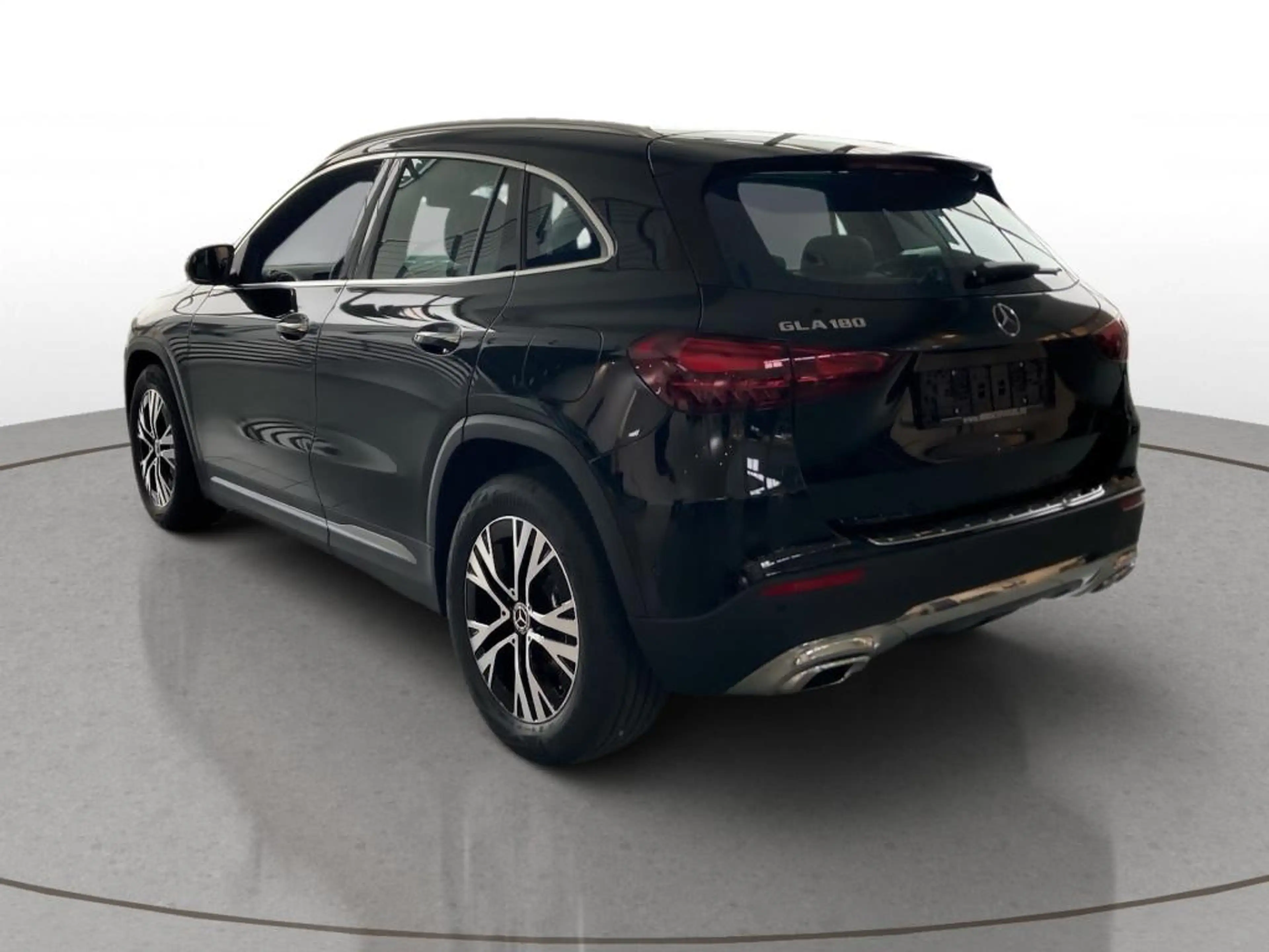 Mercedes-Benz GLA 180 Progressive Line+DISTR+KEYLESS+MULTIBEAM — photo 7