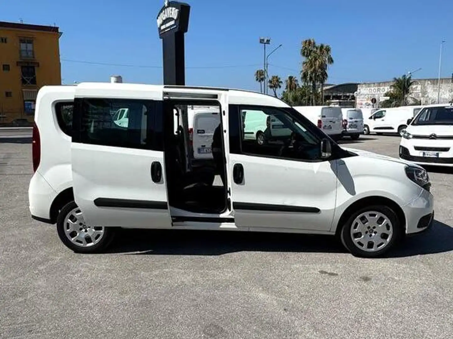 Fiat Doblo 1.6mjt 105cv AUTOCARRO 5 POSTI Anno 2021 Bianco - 2