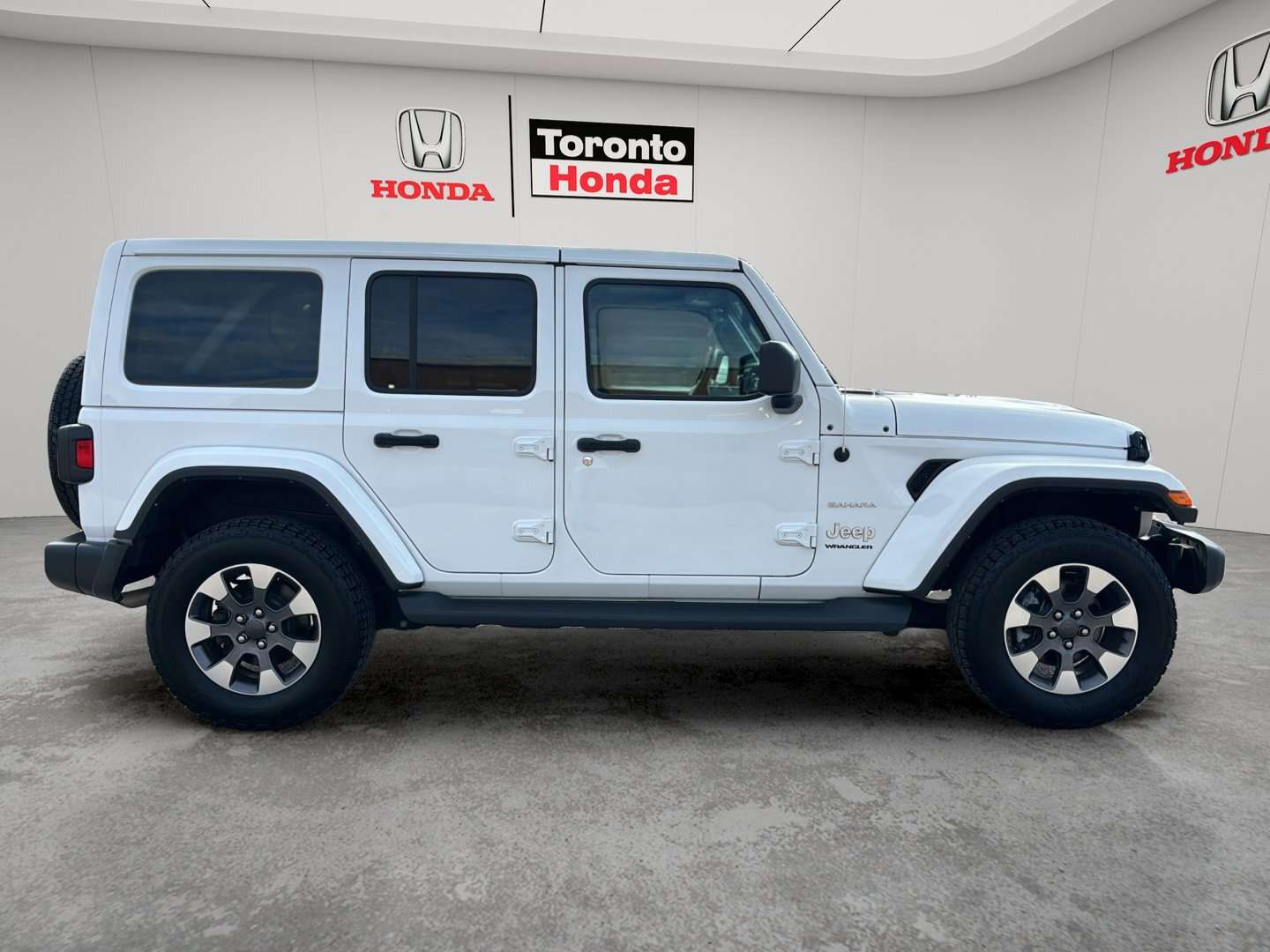 2023 Jeep Wrangler Sahara 4 Door 4x4 — снимка 1