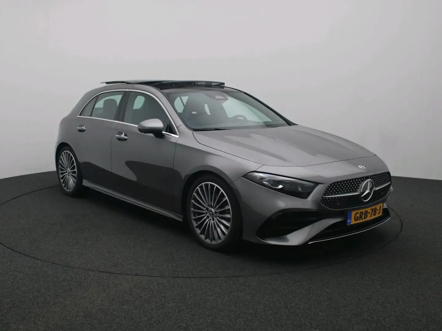 Mercedes-Benz A 180 Star Edition AMG Line AMG Line | Panorama Schuif-K Grau - 2