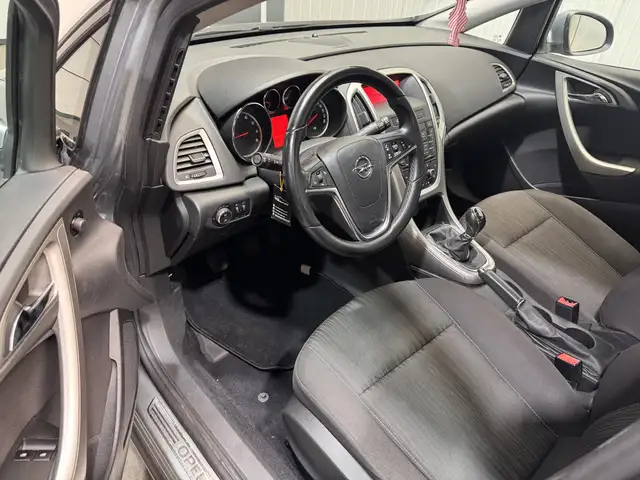 Opel Astra view 11