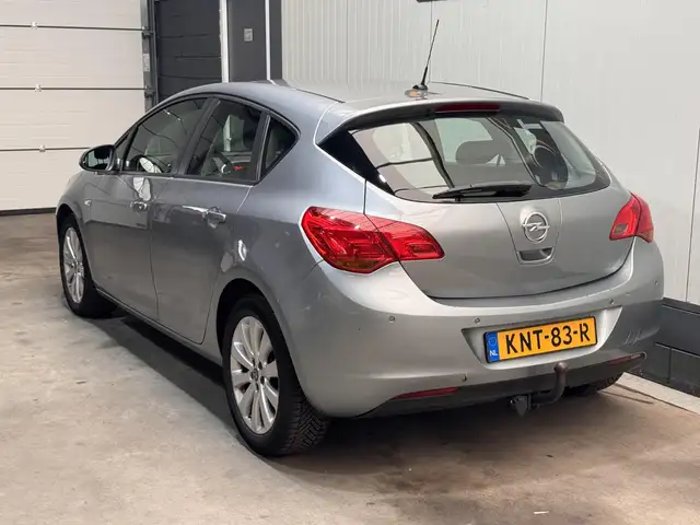 Opel Astra view 7