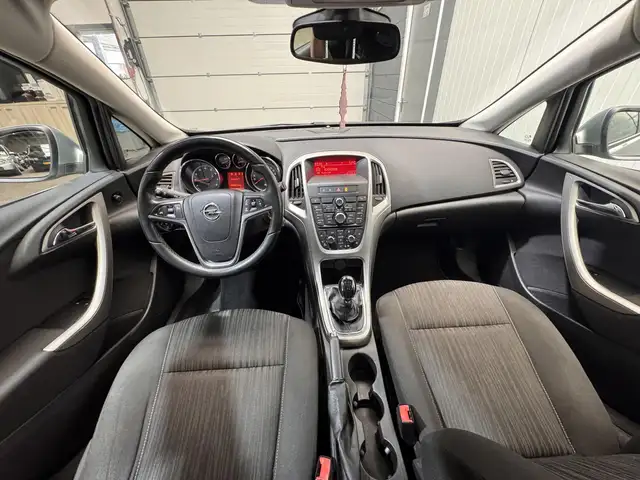 Opel Astra view 10