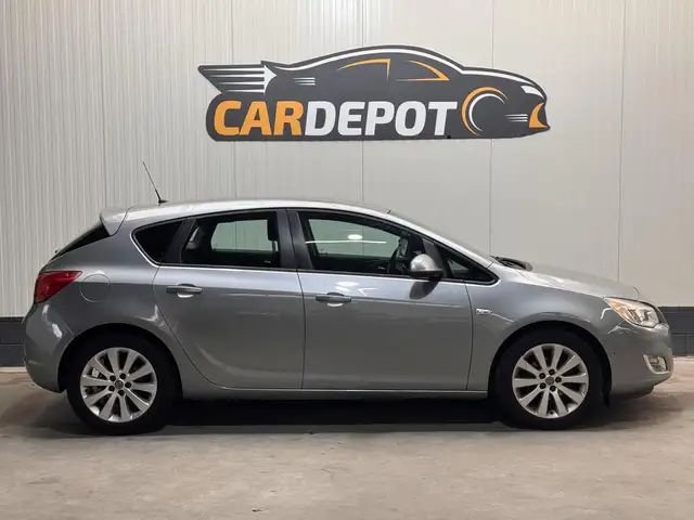 Opel Astra view 4