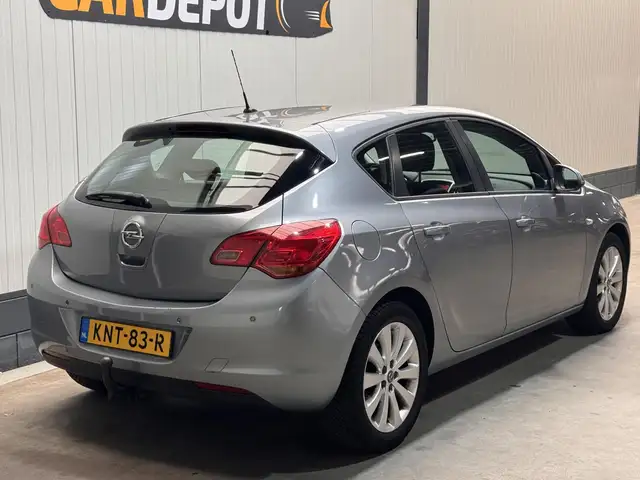 Opel Astra view 5