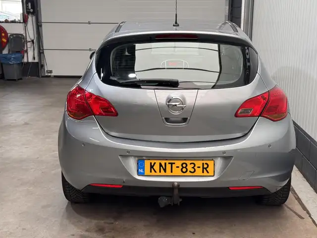Opel Astra view 6