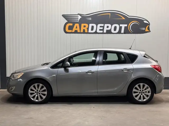 Opel Astra view 8
