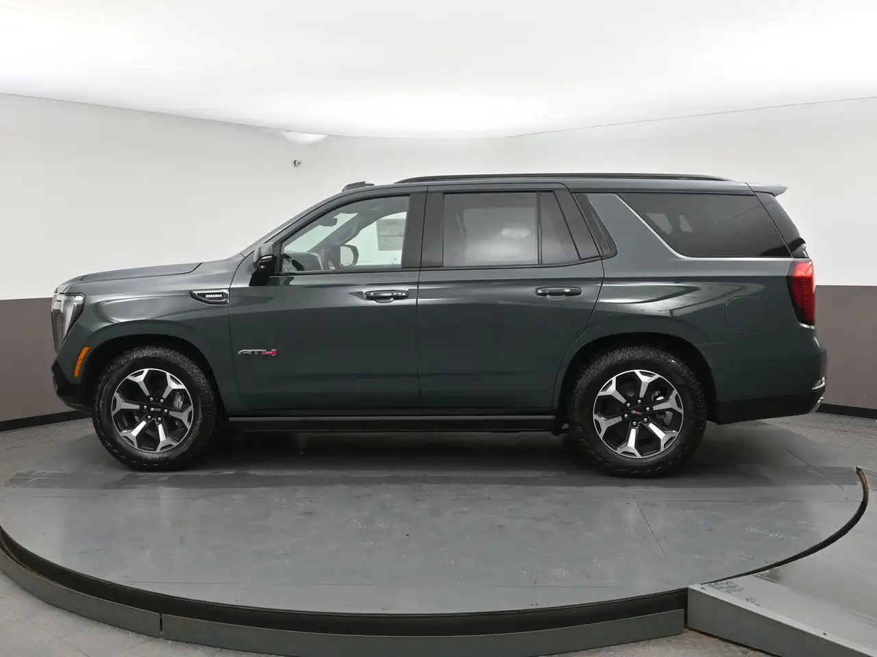 GMC Yukon снимка GMC Yukon