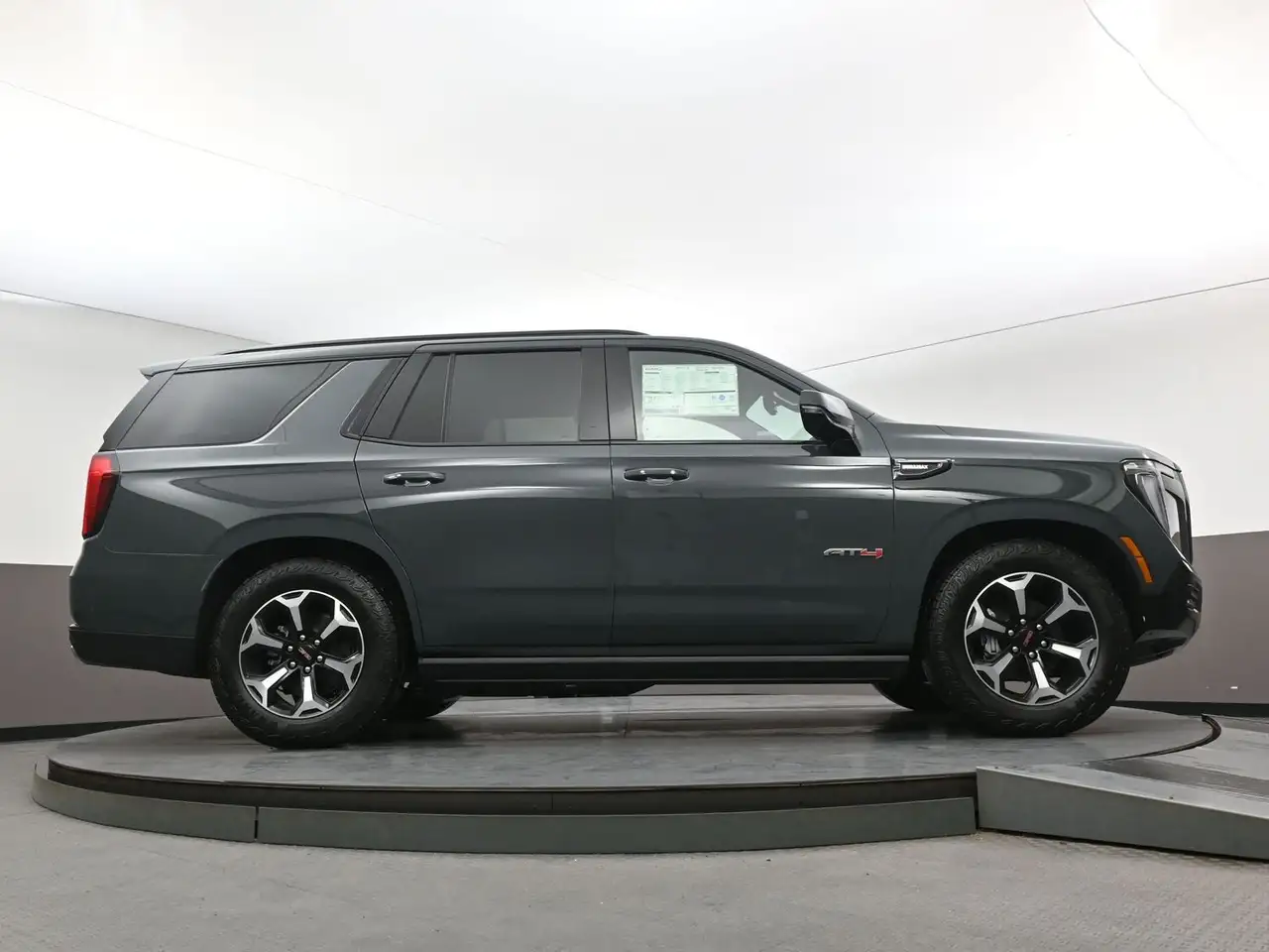 GMC Yukon снимка GMC Yukon
