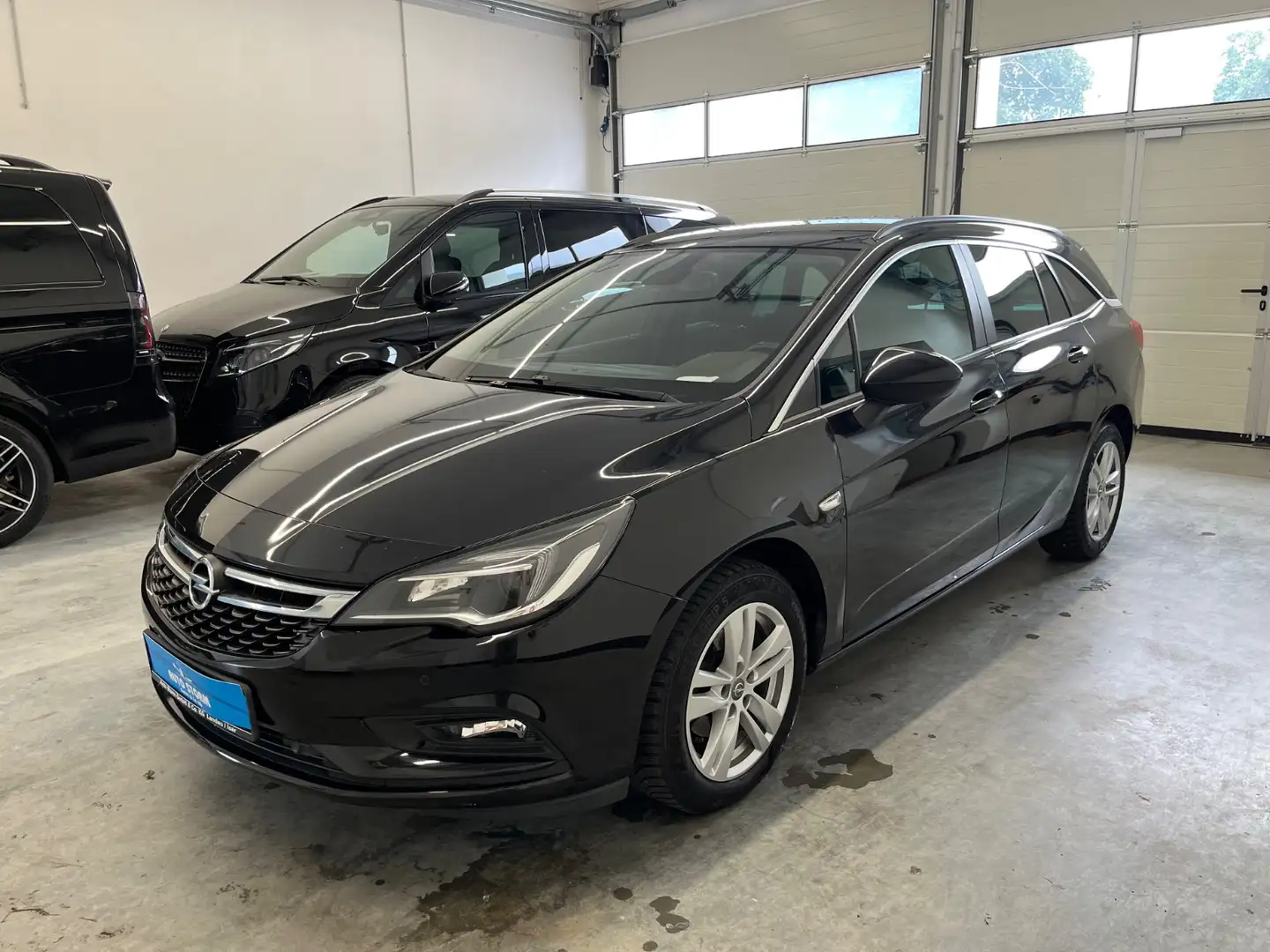 Opel Astra K Sports Tourer 1.4 Turbo Business *1-Hand *Tempo Zwart - 1