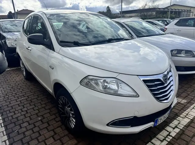 Lancia Ypsilon 0.9 t.air metano 80cv BOMBOLE REVISIONATE 2027