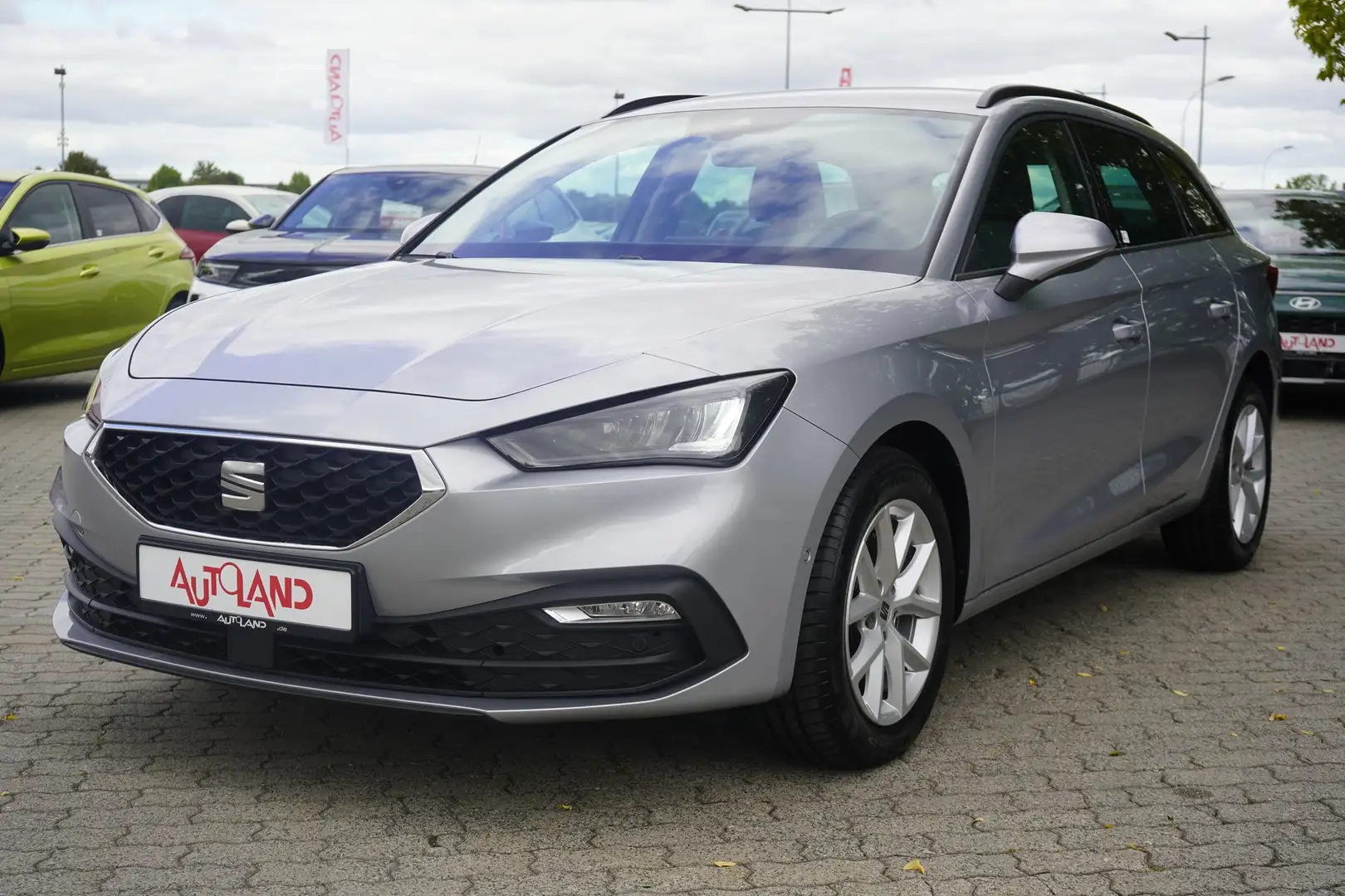 SEAT Leon Sportstourer 1.5 eTSI DSG LED Navi DAB PDC Silber - 2
