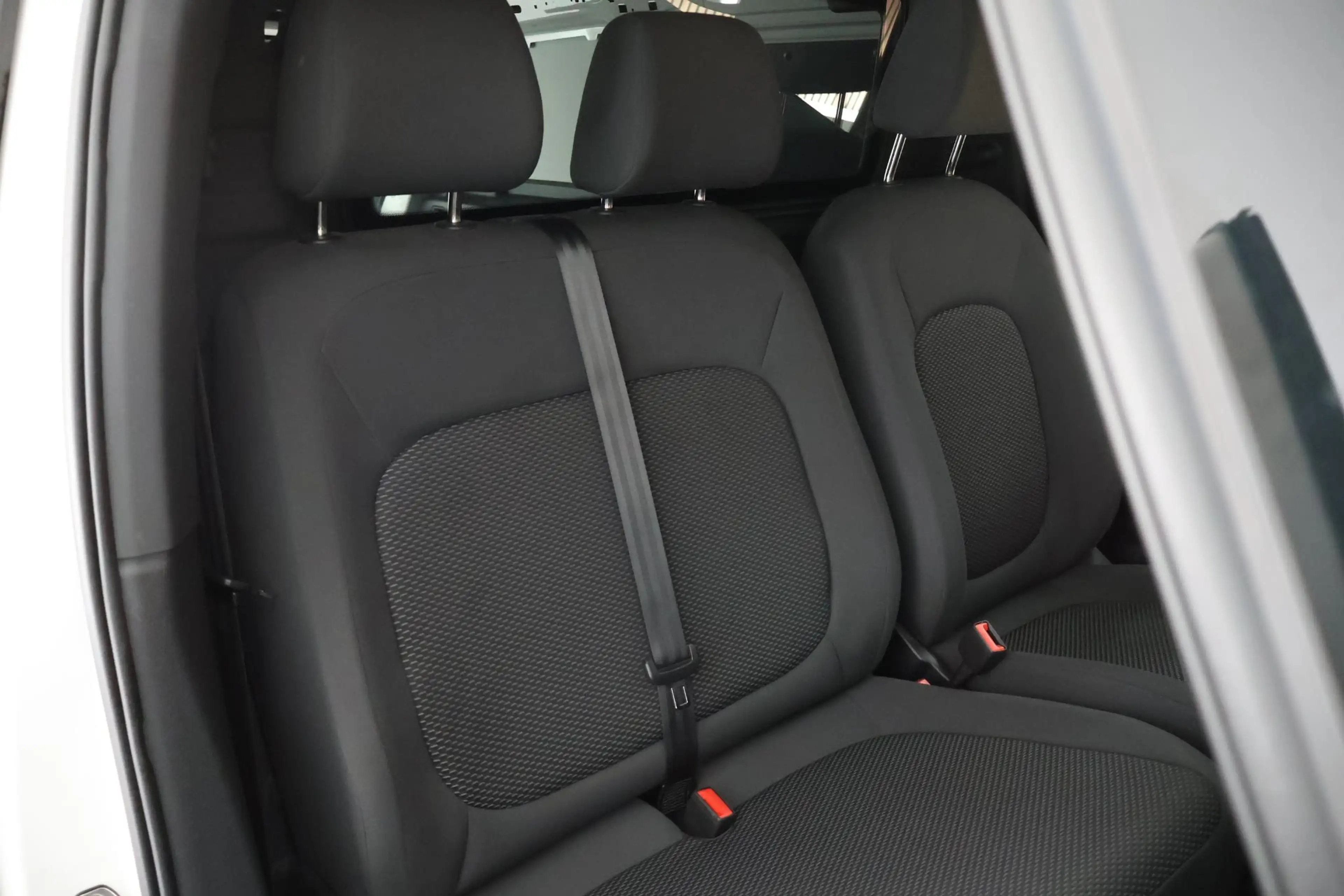 Volkswagen ID. Buzz Cargo 77 kWh 204pk SOH 98% Trekhaak 3Pers. ACC Navigatie — photo 2