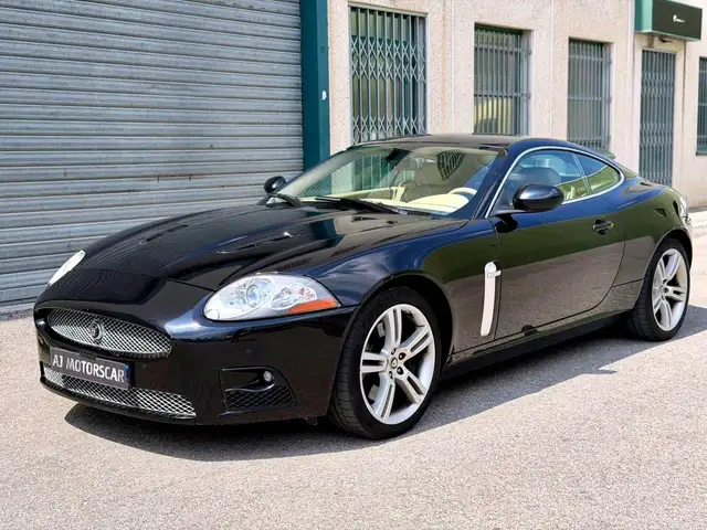 Jaguar XKR XKR Coupé 4.2 V8 - 416CH
